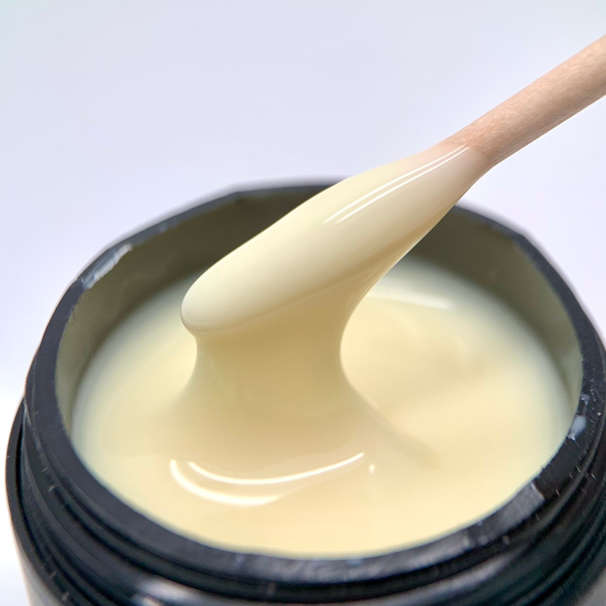 Milky White + Vanilla 30g - Brands of I.Z.M